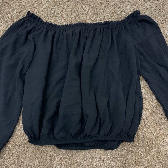 Brandy Melville Off the Shoulder Top - Picture 4 of 5